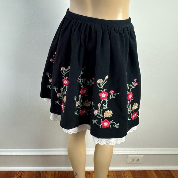 VTG 70s Dolce & Gabbana embroidered flowers circle lace lining skirt size 26/40 - Picture 8 of 9
